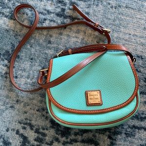 Dooney & Bourke satchel- like new